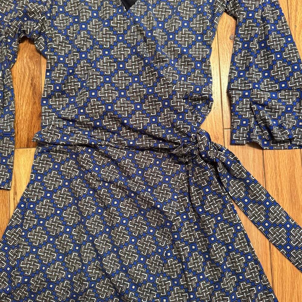 Blue Patterned Wrap Dress - Picture 3 of 4